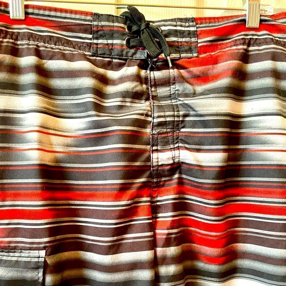 JOE BOXER 10” SWIM TRUNKS SIZE LARGE EUC